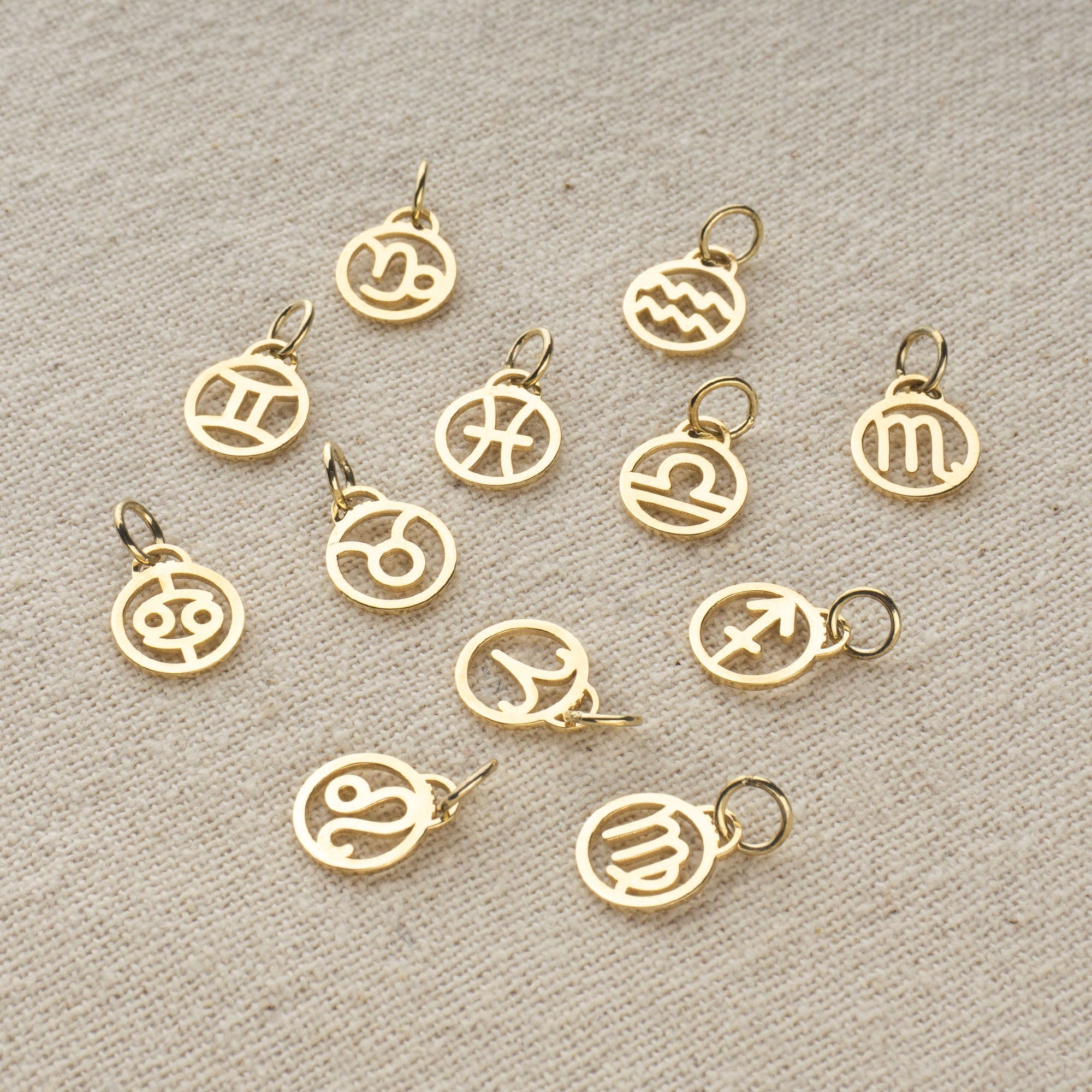 Aquarius Zodiac Charm Solid Gold